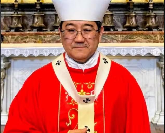 Arcebispo de Belém recebe Pálio Arquiepiscopal das mãos do papa Leão XIV no Vaticano