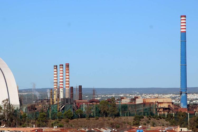 Ilva, sindacati kamikaze: "Sospendere le attività"