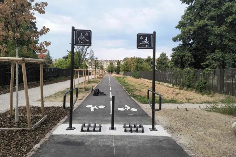 «&nbsp;L’idée à la con&nbsp;!&nbsp;» : à l’entrée de cette piste cyclable française, un dispositif de sécurité envoie les cyclistes au tapis