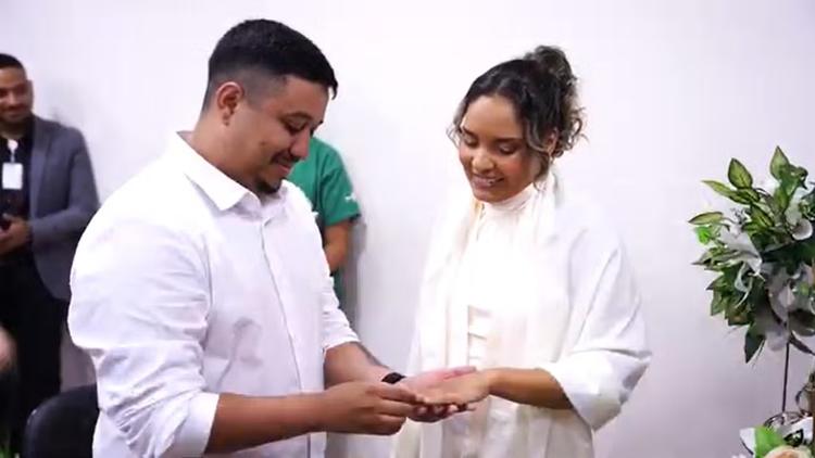 Paciente em tratamento de câncer se casa no Onco Baixada: 'Amor prevaleceu'
