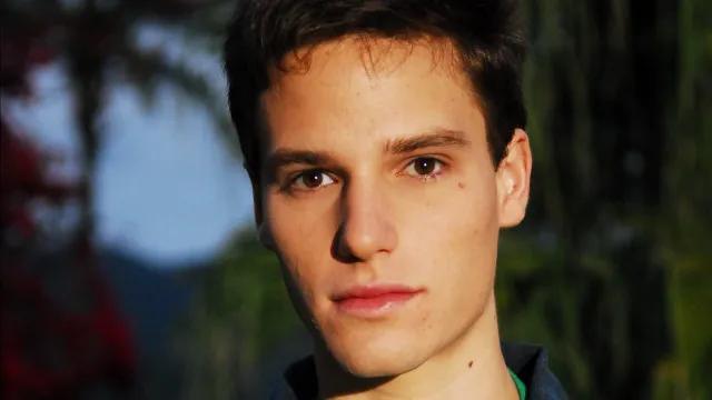 Jônatas Faro revela affair com homem fora de A Fazenda 18