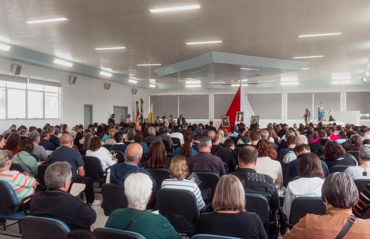 Centenas de fiéis participam da Festa da Misericórdia no Santuário de Caravaggio