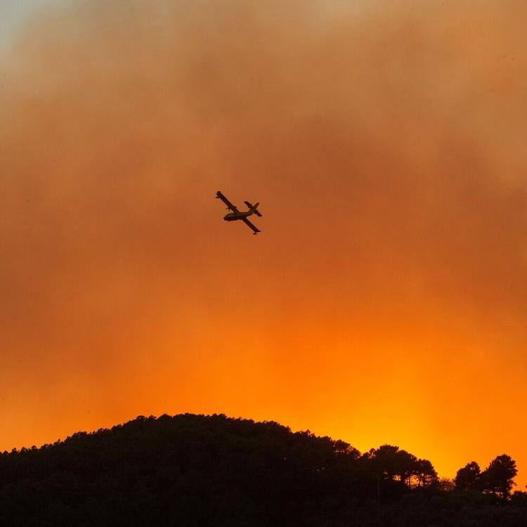 Agrigento, rogo nel centro abitato: oltre 100 persone evacuate