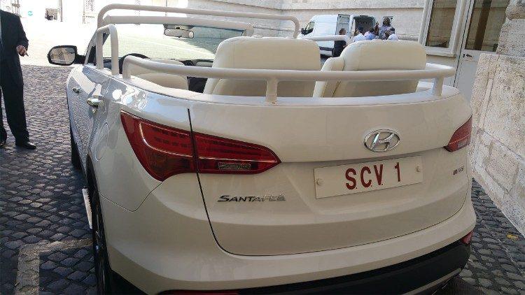 Vatikan: Papamobil reist für den guten Zweck durch die USA