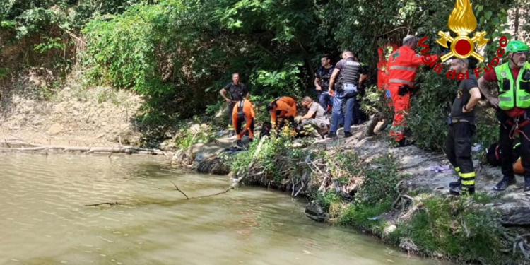 Si tuffa e non riemerge, morto un 14enne in un torrente a Rivalta di Reggio Emilia