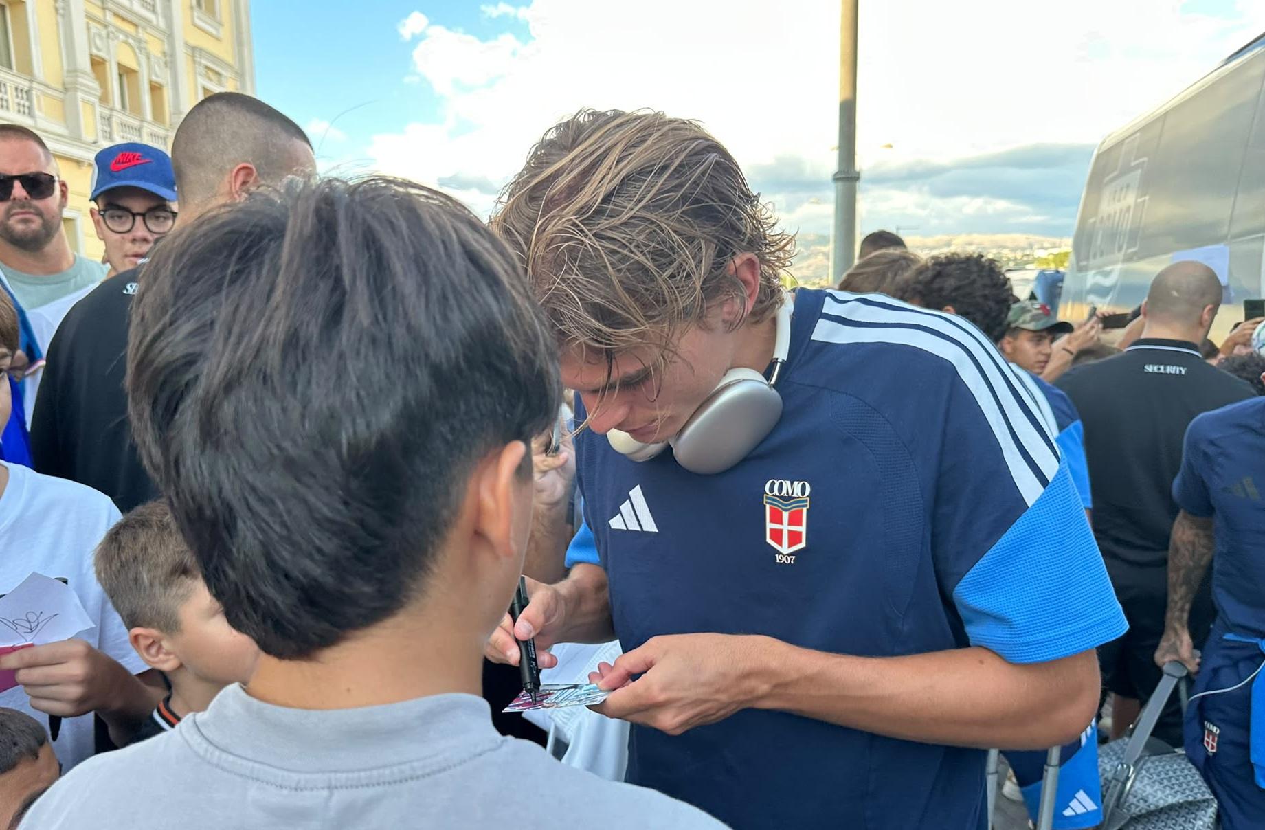 Calcio – Frosinone-Como, Nico Paz e compagni sono arrivati in Ciociaria. Fabregas: «Servirà la miglior partita della stagione».
