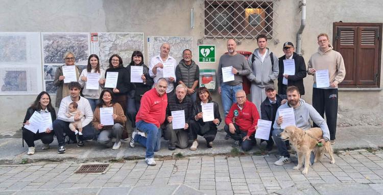 groscavallo defibrillatore in frazione forno alpi graie