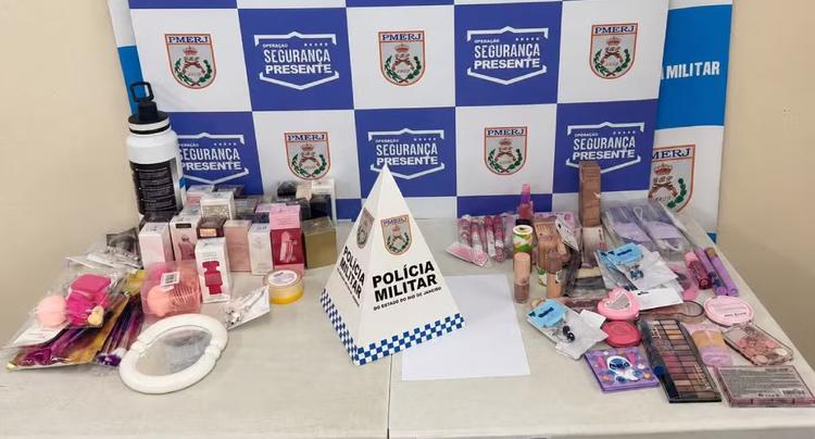Mulher é presa em flagrante por furtar dezenas de cosméticos em três lojas de Volta Redonda