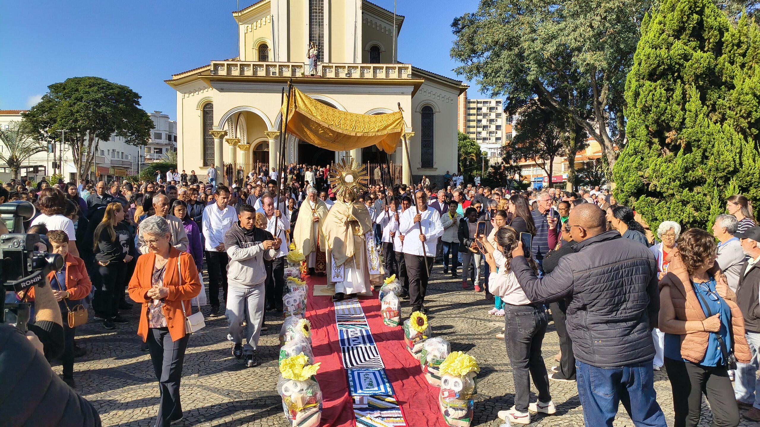 Solidariedade marca Corpus Christi com milhares de cestas básicas arrecadadas em Três Pontas