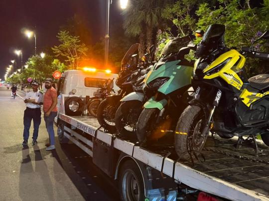 حجز 20 سيارة وتحرير مخالفة لـ40 دراجة بتهمة احتلال الرصيف في مهرجان بوسط مراكش