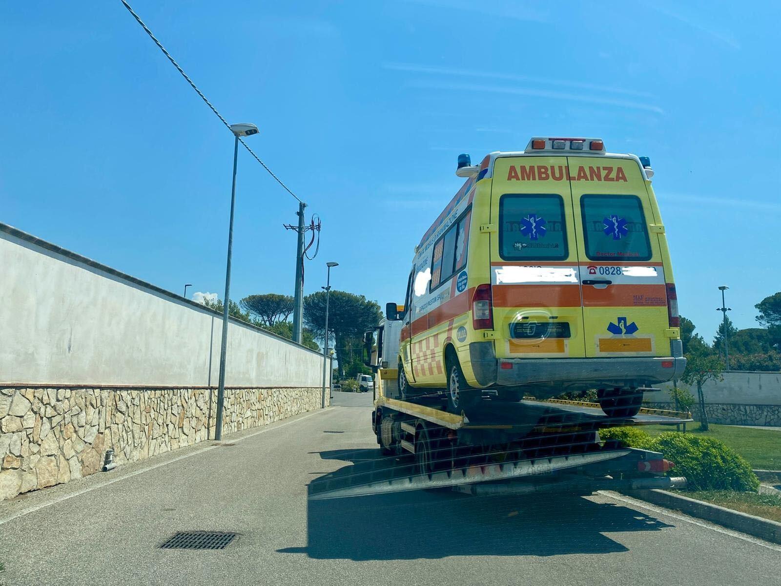 Ambulanza con targa clonata a Capaccio Paestum: scoperto trucco per risparmiare sull’assicurazione