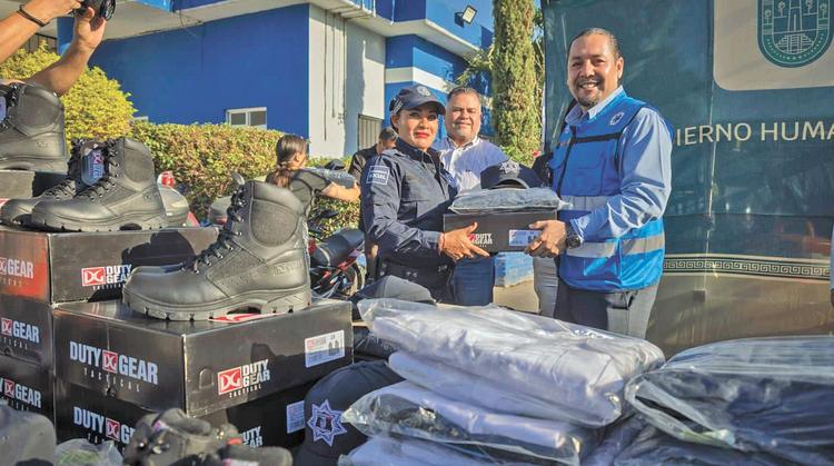 Equipan a policías de Temixco; reciben uniformes nuevos y seguro de vida