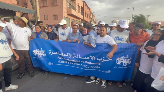 بالصور.. عشرات المتعاطفين والمناضلين يرافقون حنيش في حملته الانتخابية بالعزوزية