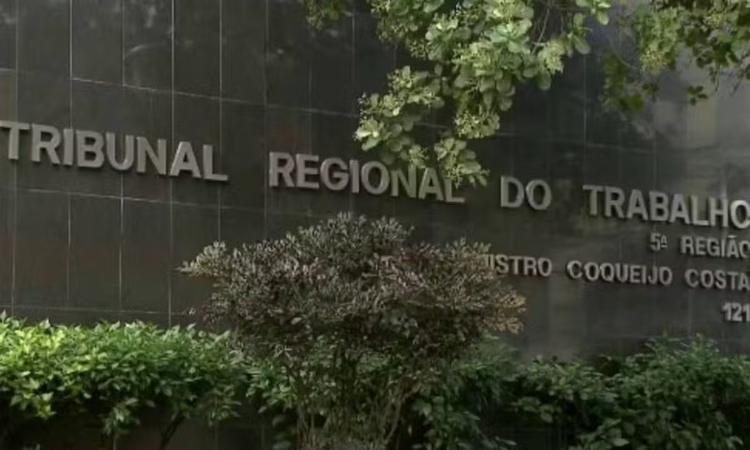 Operador de estacionamento de shopping será indenizado em R$ 10 mil após ser vítima de homofobia na Bahia
