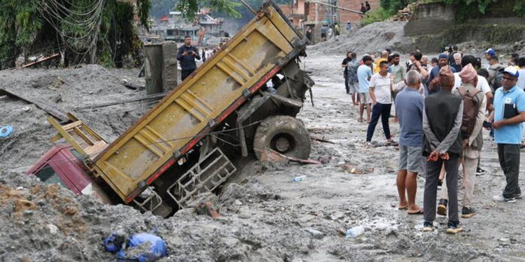 Tra i dispersi in Nepal ci sono l'italiano Luca Barachini e la moglie Patrizia Marziale. 675 il bilancio delle vittime delle alluvioni