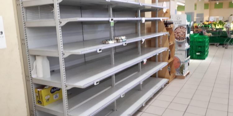 Emergenza in Calabria, scaffali vuoti e rifornimenti fermi da 4 a 7 giorni: comincia a mancare anche la pasta