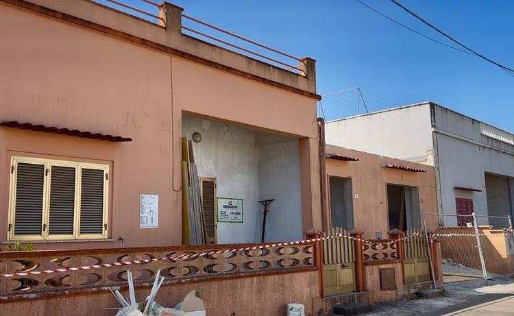 Castrignano, precipita dal solaio di una casa: paura per un operaio