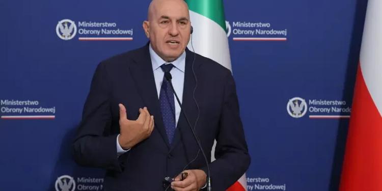 Il piano di Crosetto contro gli Houthi nel Mar Rosso, "Navi italiane a Bab el-Mandeb senza aspettare l'Ue"