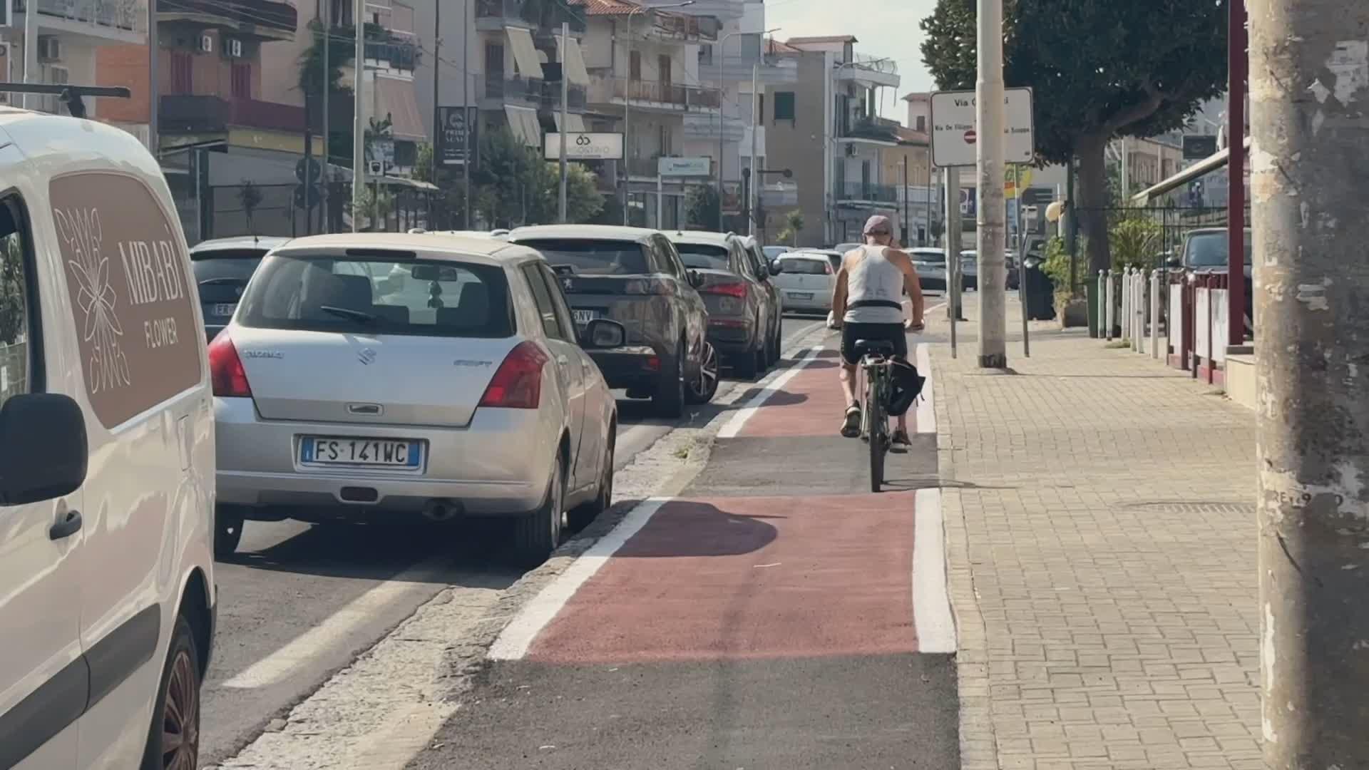Aversa, polemica su pista ciclabile: “Ci sono avvallamenti”. Da Comune tutto in regola