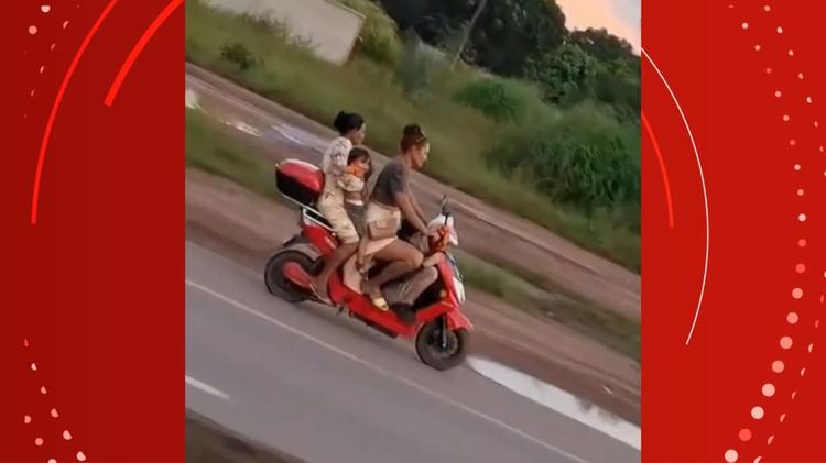 VÍDEO mostra motocicleta com cinco pessoas na rodovia Duca Serra, no Amapá
