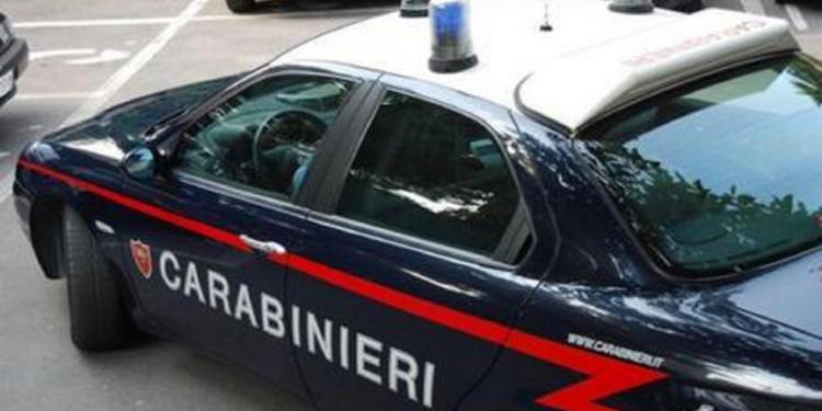 Terrore a Torino, tenta di uccidere la compagna e poi si suicida: lei si salva con la figlia di un anno