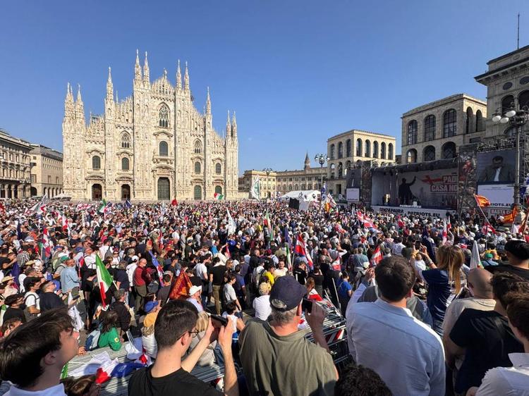 A Milano il summit dei Patrioti con l'omaggio a Bossi. Salvini: "Precedenza a chi arriva da Paesi vicini per cultura"