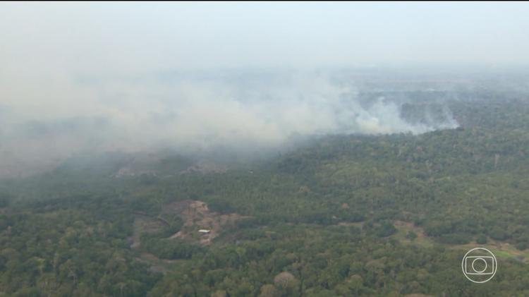 Pelo nono dia seguido, capital do Amazonas fica encoberta pela fumaça de incêndios florestais