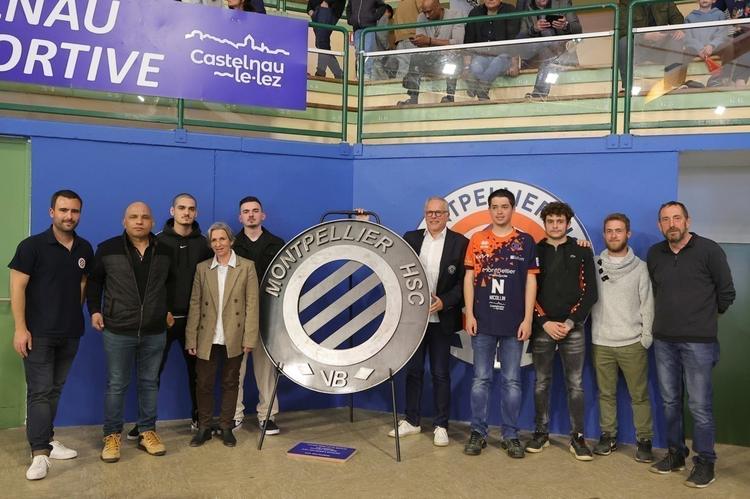 Le président du MHSC Volley Ball, la directrice de BTP CFA Occitanie à Montpellier Nathalie Renckly, le formateur et les apprentis étaient présents pour la remise du label.
