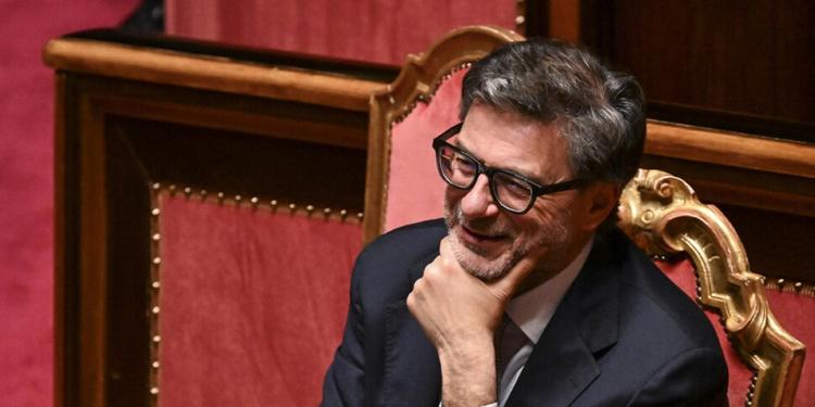 Ok delle Camere al Dfp, la maggioranza chiede deroghe per sospendere il Patto. Le opposizioni: fallimento del governo