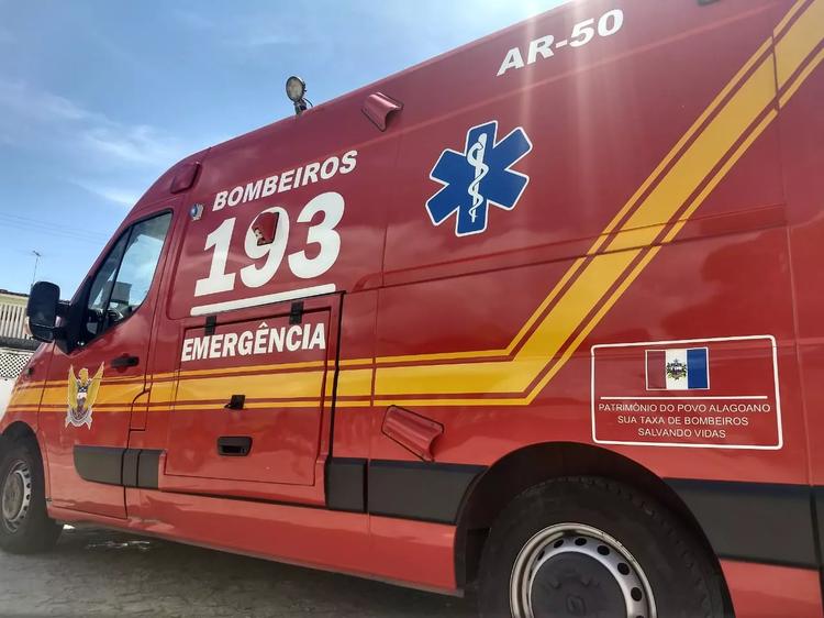 Motociclista morre e ciclista fica gravemente ferido após colisão em Maceió