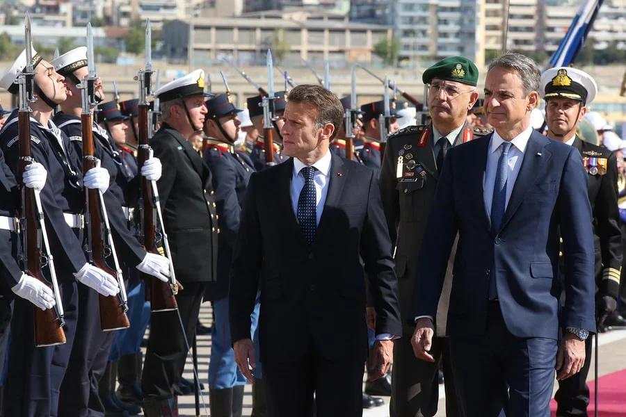 France’s Debt Crisis Raises Comparisons With Greece’s Bailout