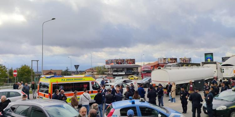 Caro carburante, è scattata la protesta dei tir. La Calabria si ferma: «Servono provvedimenti o andremo avanti» LA MAPPA DEI PRESIDI