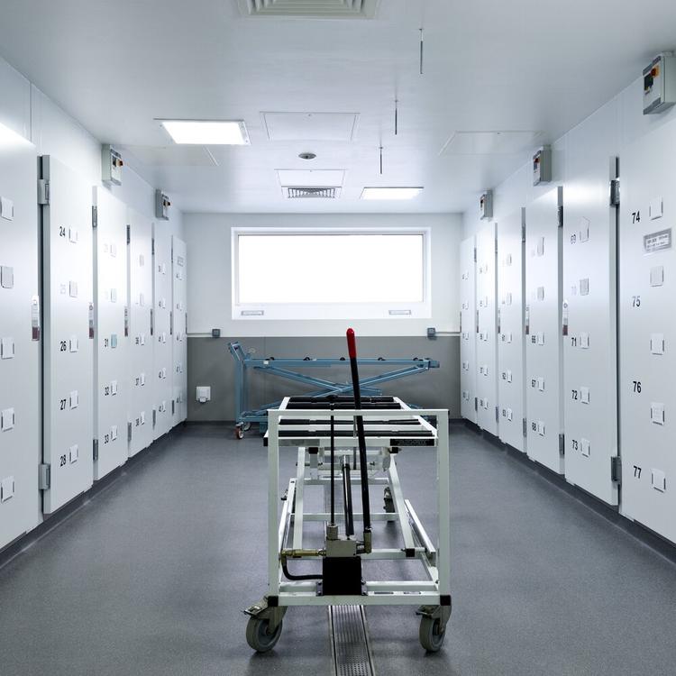 Scambiano le salme all'obitorio, 87enne viene cremato per sbaglio