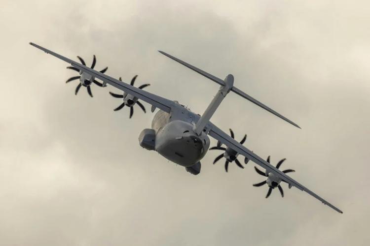 Incendie en Gironde&nbsp;: pourquoi l’Airbus A400M a dû rebrousser chemin face au feu