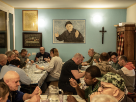 Fame: Un pasto al giorno lancia la campagna “Una tavola ci unisce”