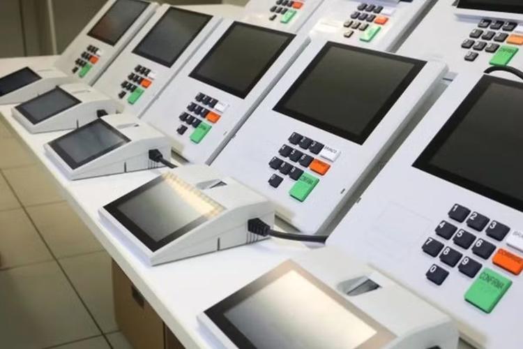 Quem fabrica as urnas eletrônicas? Entenda como funciona a produção e por que o TSE diz que não há registro de fraude em 30 anos