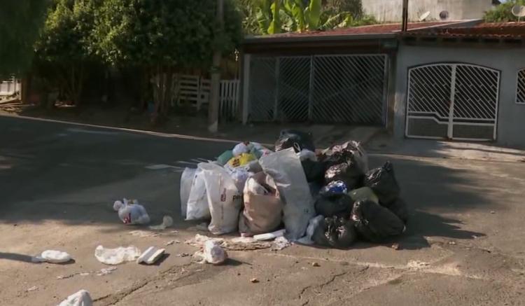 Montanha de lixo, mau cheiro e ratos: moradores reclamam de falta de coleta em Santa Bárbara d'Oeste