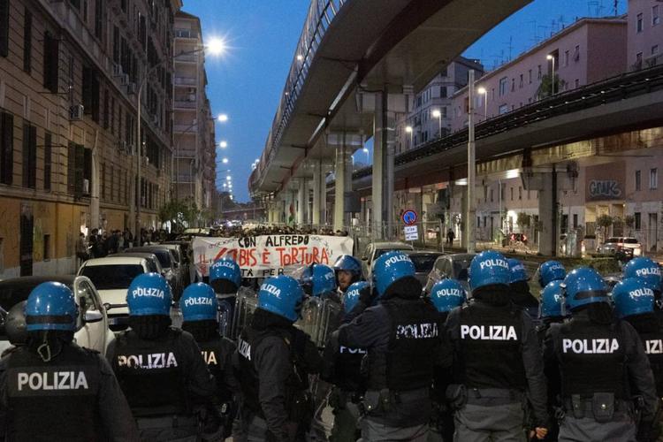 “Libertà per Cospito”. E gli anarchici fanno esplodere sei ordigni nel cantiere di un centro di ricerca