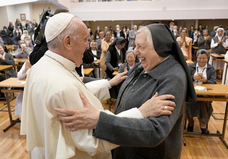 Ce que le pape François est venu dire aux sœurs salésiennes de Don Bosco