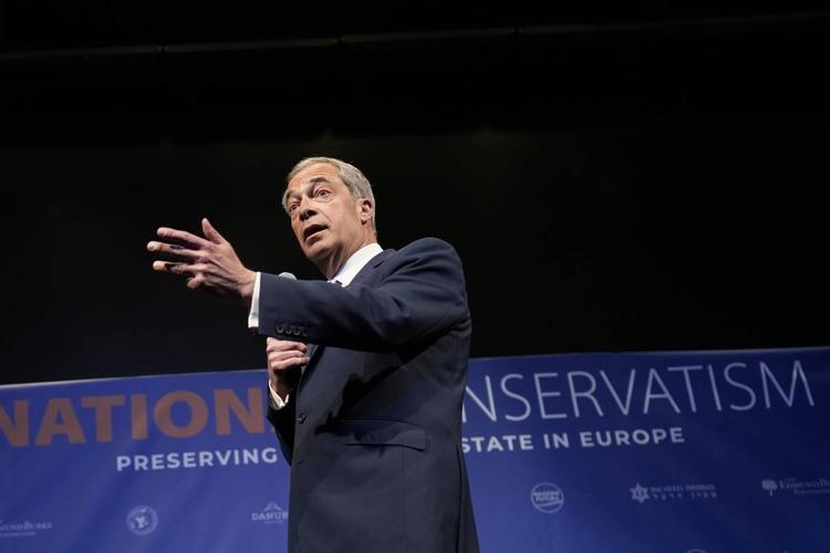Regno Unito, alle urne crolla il Labour e avanza Farage