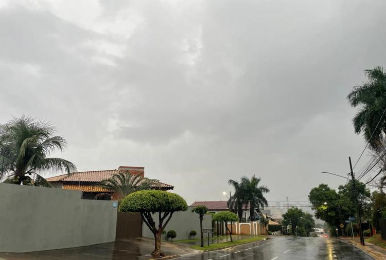 MS segue em alerta para tempestades neste sábado, com chuva forte e ventos de até 100 km/h