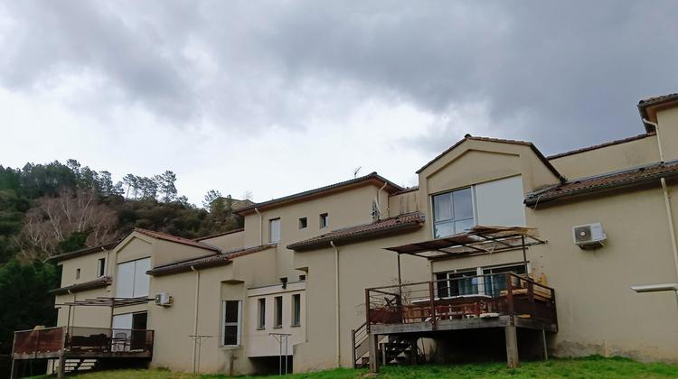 Les bâtiments du foyer d'accueil de Sésame autisme, à Saumane, dans la vallée Borgne