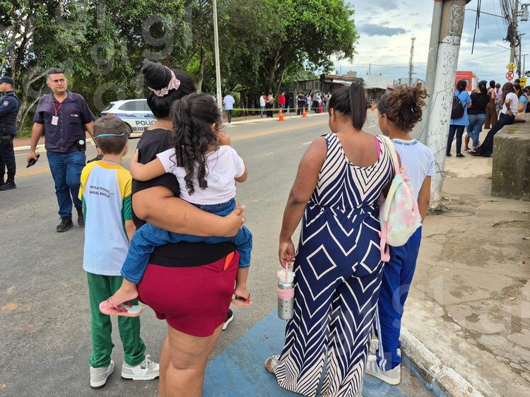 'Professora mandou a gente sentar no chão e apagou a luz', diz aluna após ataque a tiros em escola no AC