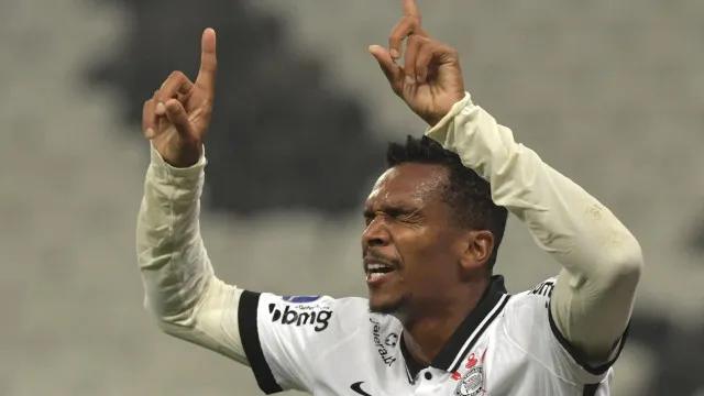Ex-jogador Jô está preso há 16 dias por dívida de R$ 145 mil