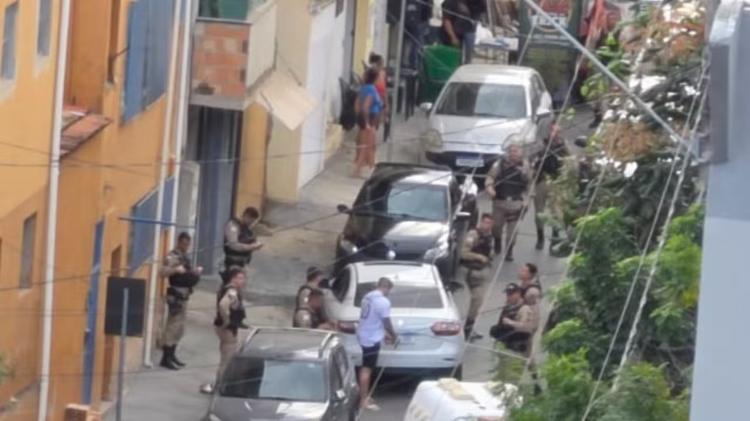 Tiroteio perto de centro de saúde deixa dois feridos em BH