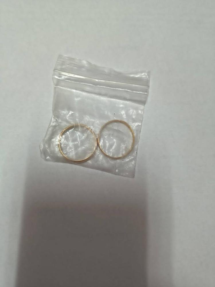 Comunichiamo che sono stati trovati il 23 Aprile presso L'Ufficio Postale degli oggetti. Chi li riconosce può ritirarli...