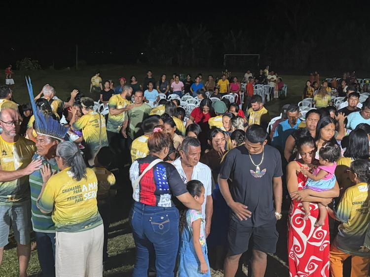 Cacique aceita Jesus durante missão com ribeirinhos no Amazonas