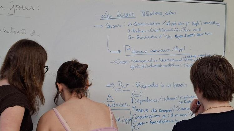 A un an de la présidentielle, des lycéens près de Lille se mettent dans les conditions d'une élection