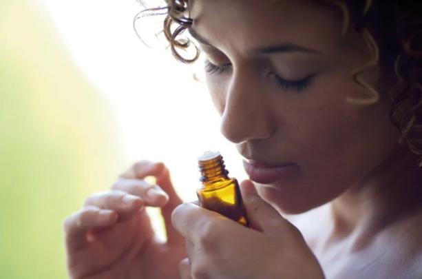ابتكري عطركِ الخاص بمواد مستلهمة من الطبيعة