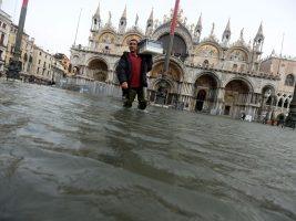 Mare più alto, coste più fragili: l’Onu lancia l’allarme. E l’Italia prepara la difesa